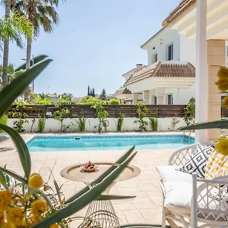 Chill And Joy * Paralimni